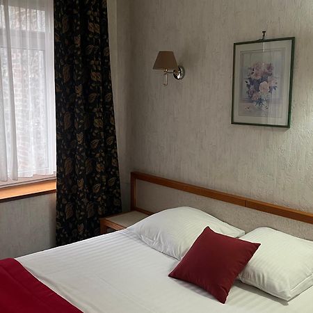Hotel Val Saint Hilaire Givet Eksteriør bilde