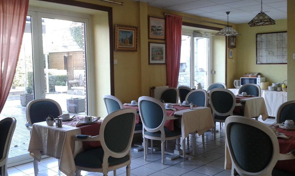 Hotel Val Saint Hilaire Givet Eksteriør bilde
