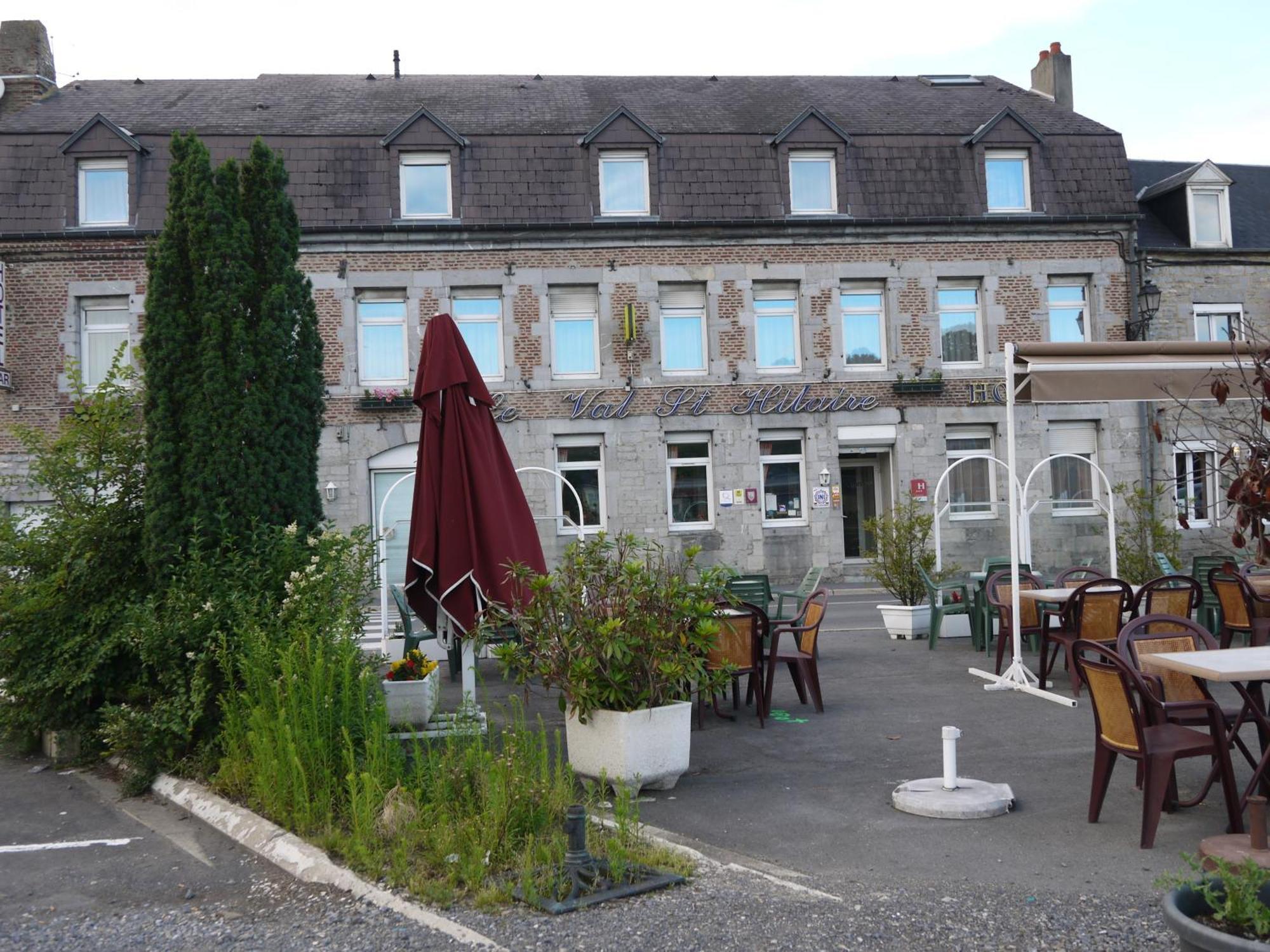 Hotel Val Saint Hilaire Givet Eksteriør bilde