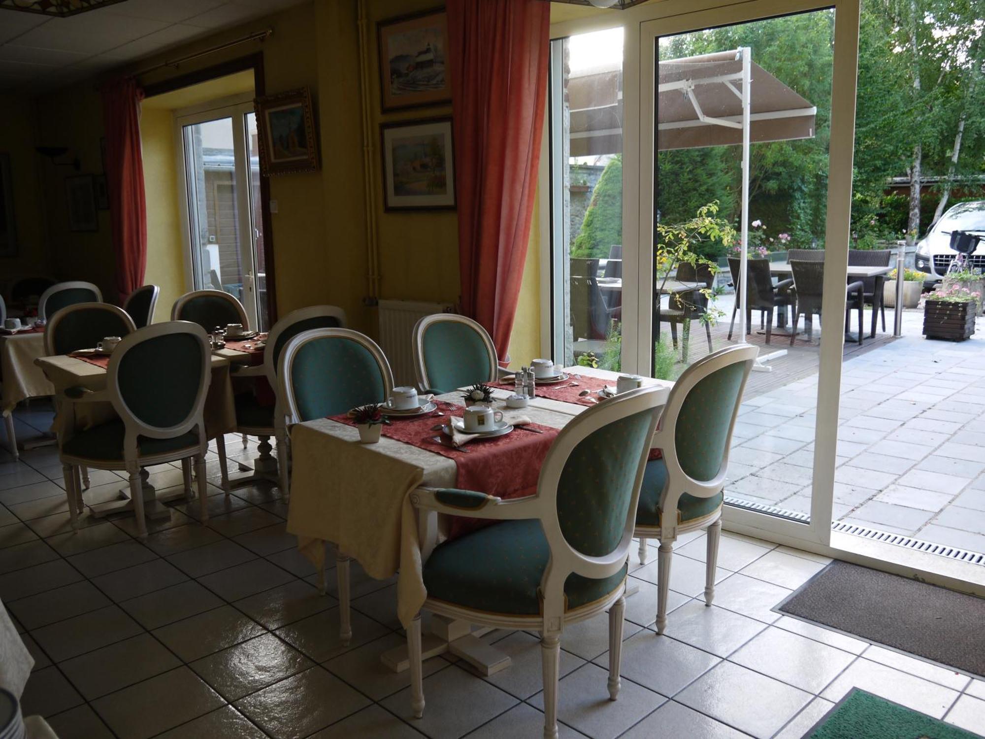 Hotel Val Saint Hilaire Givet Eksteriør bilde