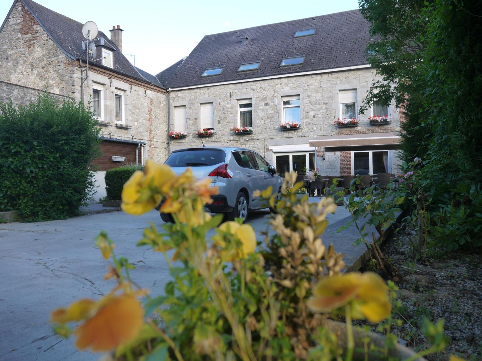 Hotel Val Saint Hilaire Givet Eksteriør bilde