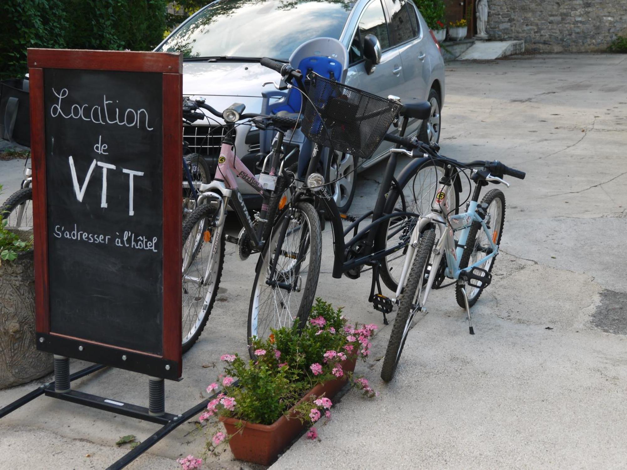 Hotel Val Saint Hilaire Givet Eksteriør bilde