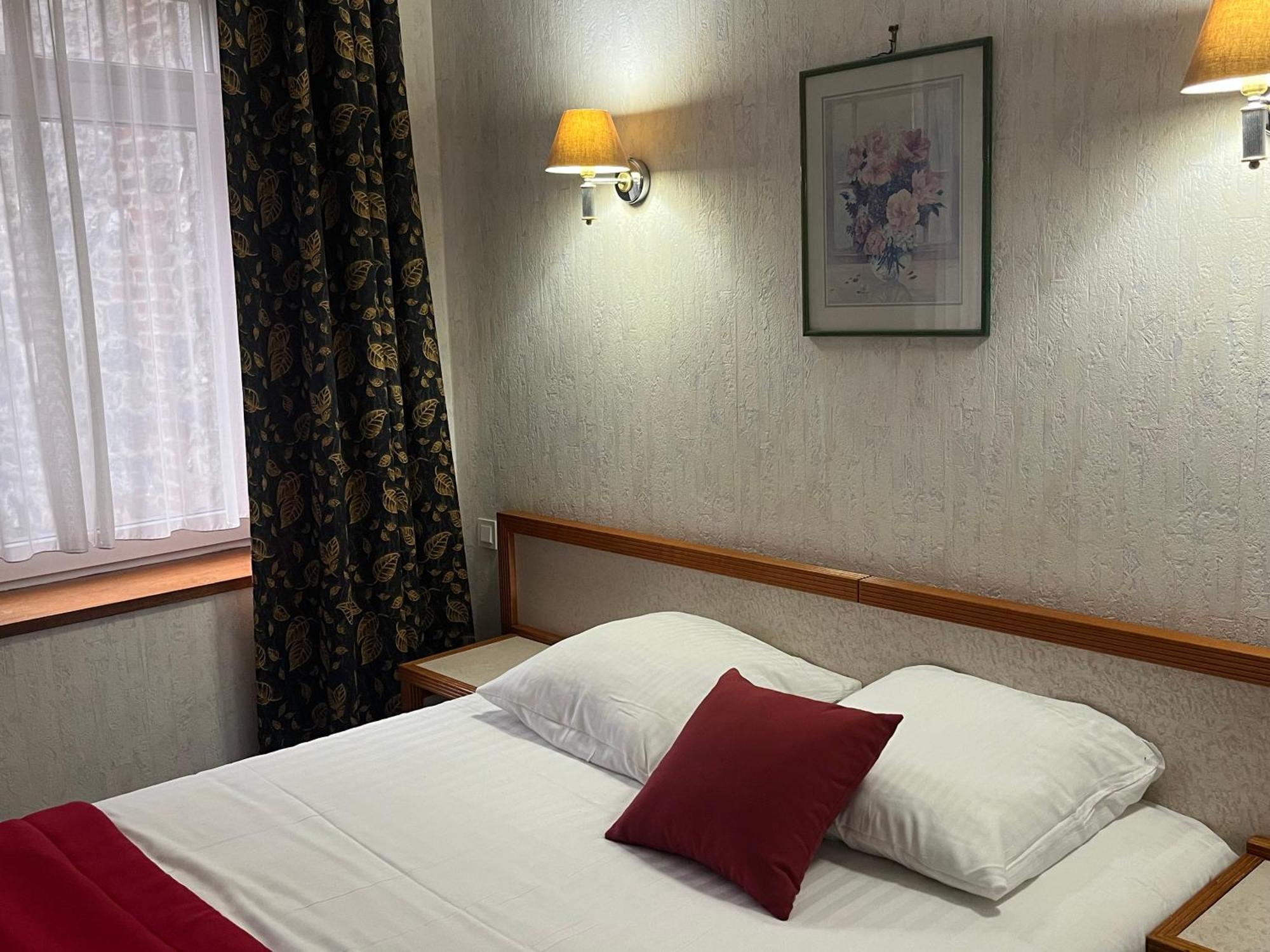 Hotel Val Saint Hilaire Givet Eksteriør bilde