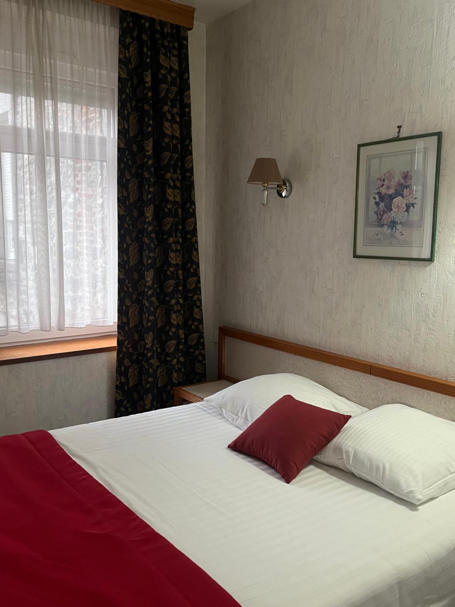 Hotel Val Saint Hilaire Givet Eksteriør bilde