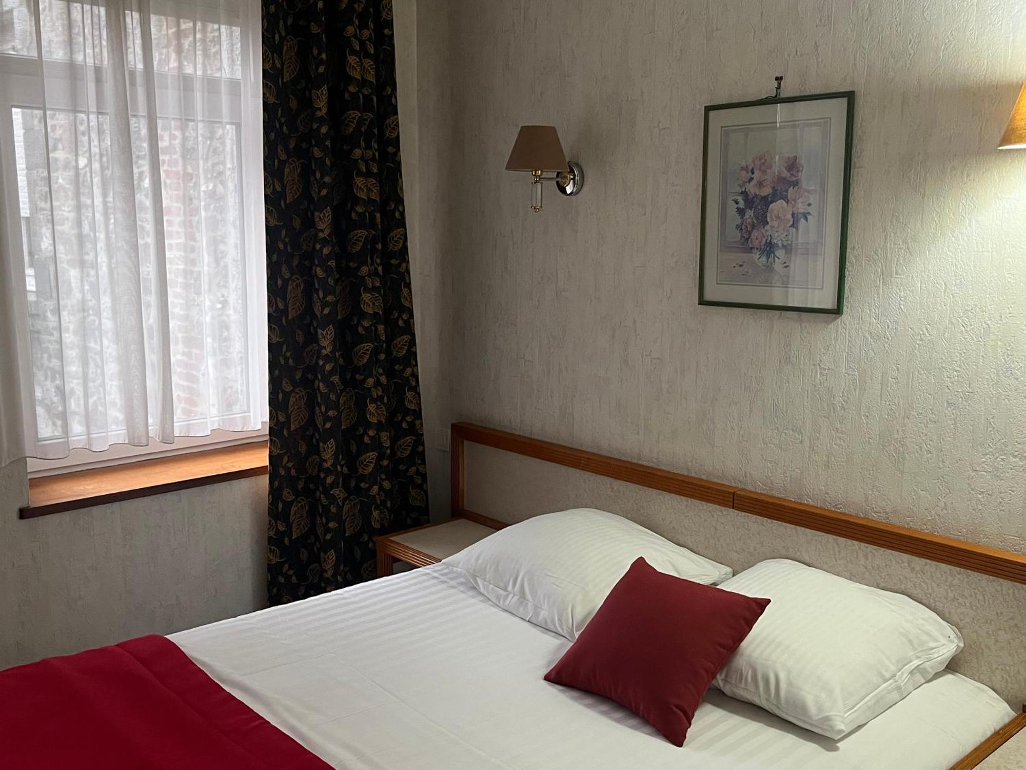 Hotel Val Saint Hilaire Givet Eksteriør bilde