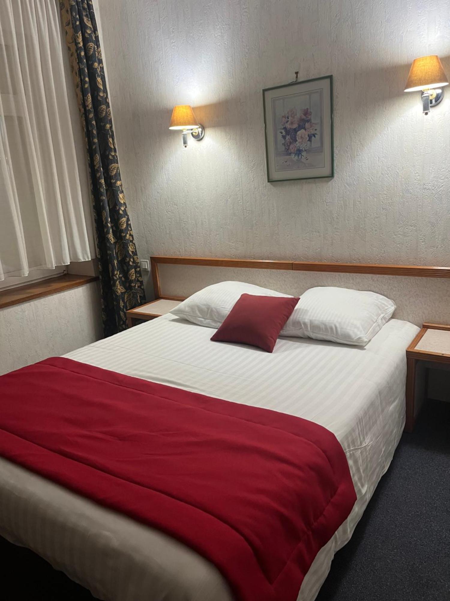 Hotel Val Saint Hilaire Givet Eksteriør bilde
