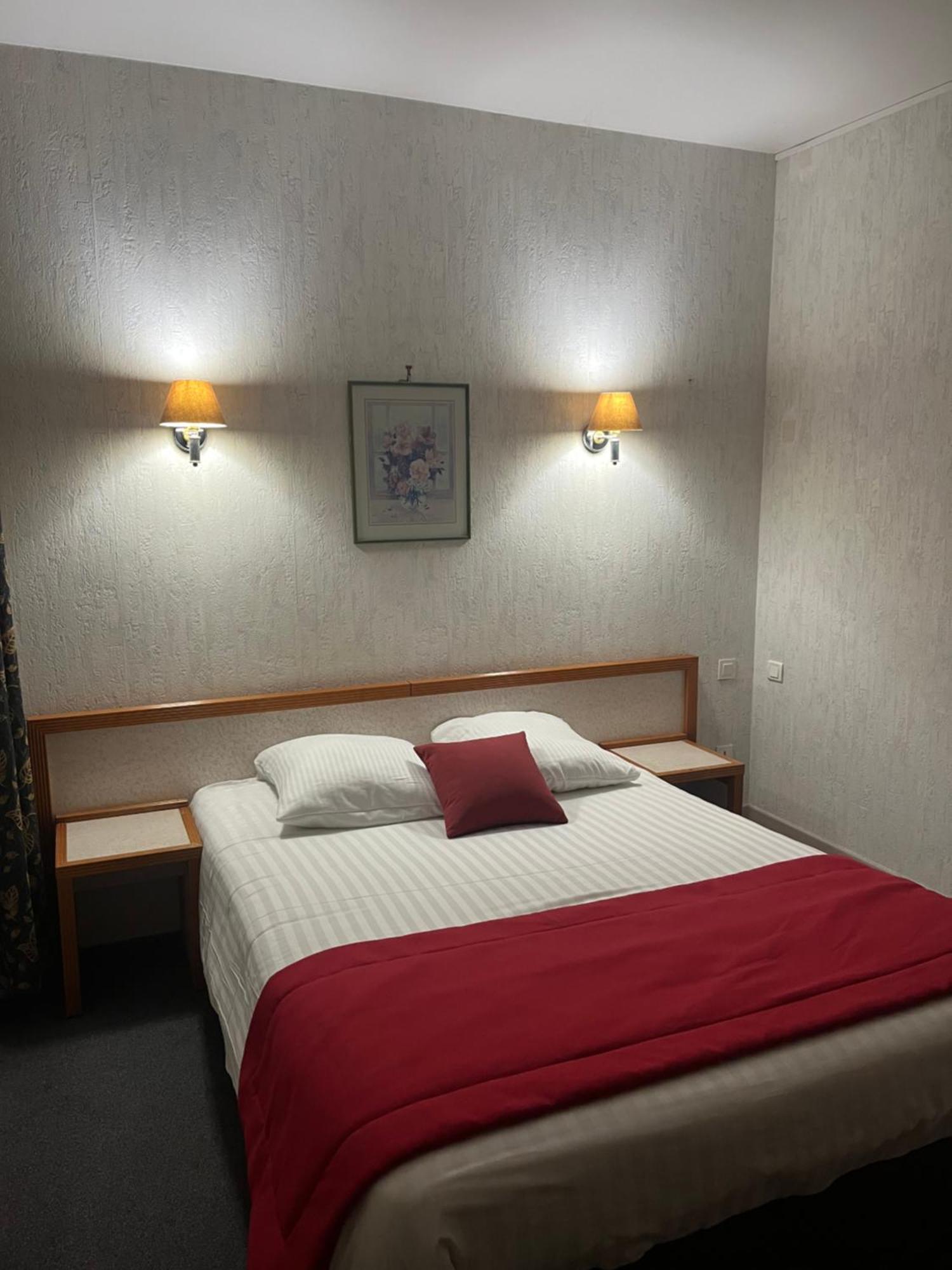 Hotel Val Saint Hilaire Givet Eksteriør bilde